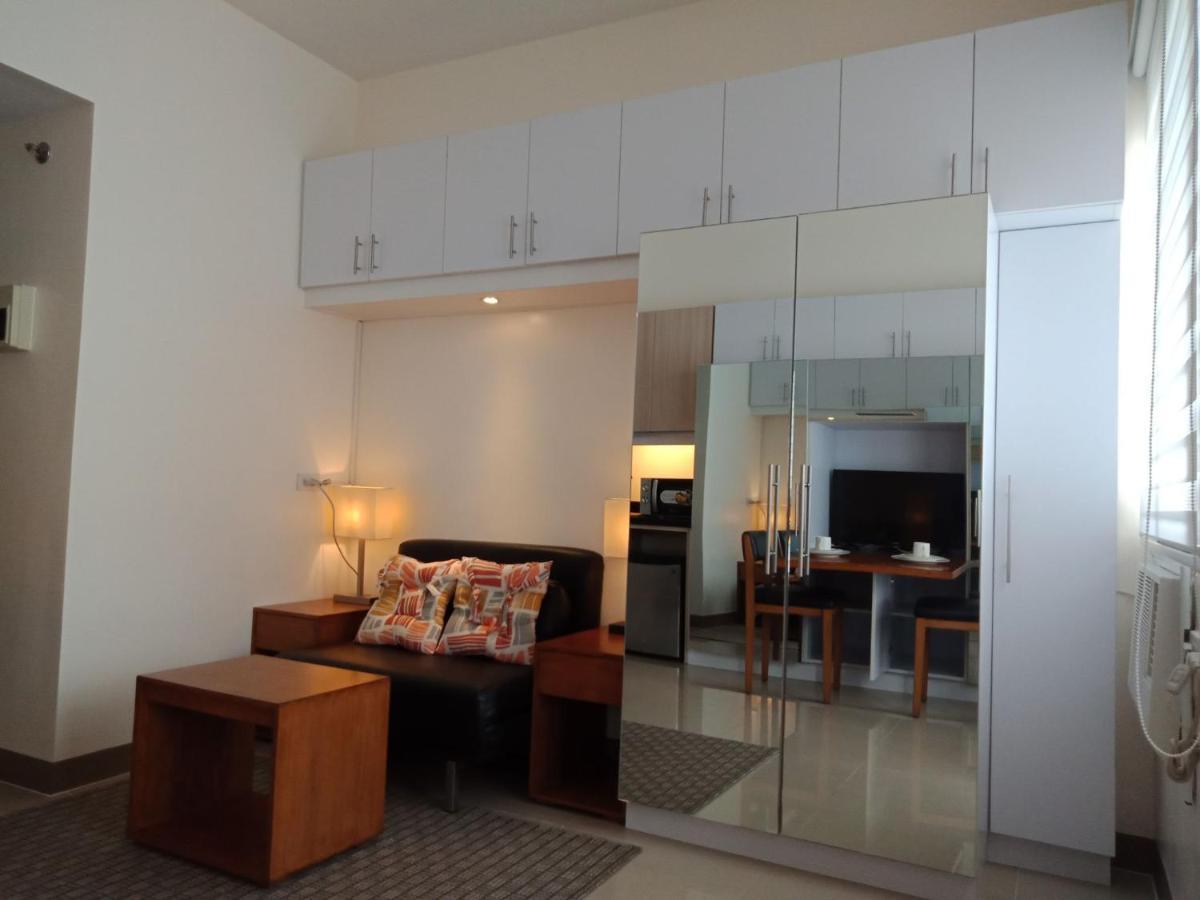 Mabolo Garden Flat A6 With Free Rooftop Pool Cebu Stadt Exterior foto