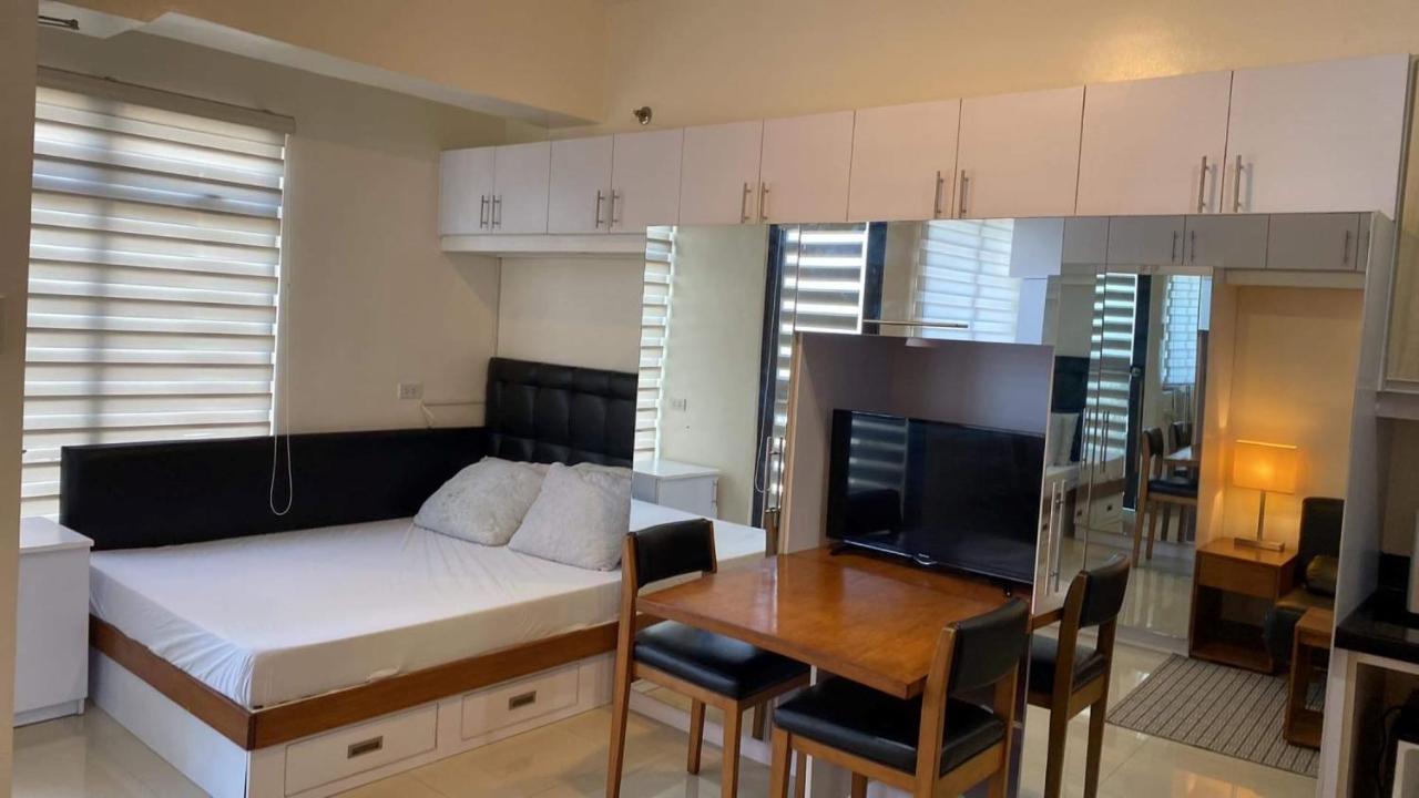 Mabolo Garden Flat A6 With Free Rooftop Pool Cebu Stadt Exterior foto