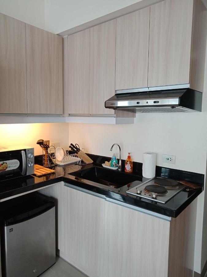 Mabolo Garden Flat A6 With Free Rooftop Pool Cebu Stadt Exterior foto