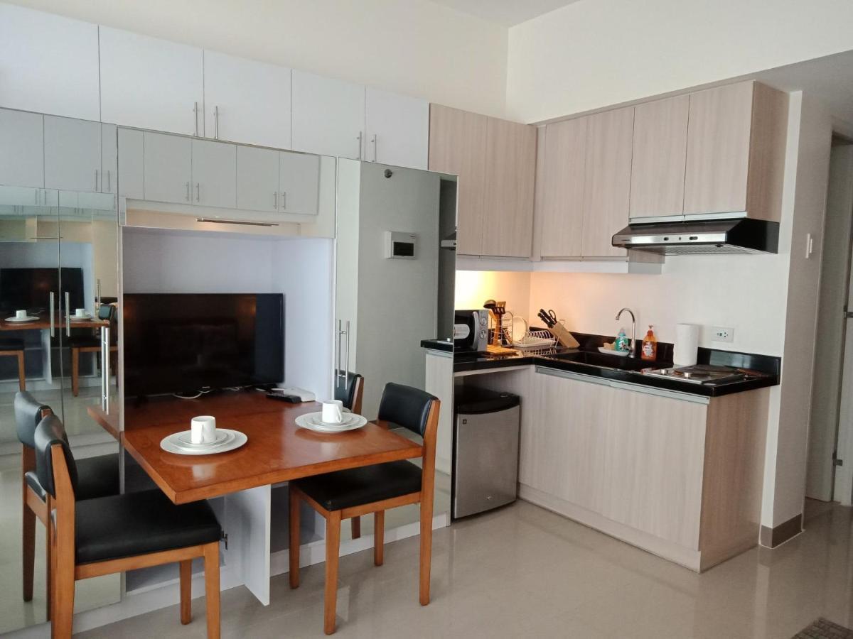 Mabolo Garden Flat A6 With Free Rooftop Pool Cebu Stadt Exterior foto