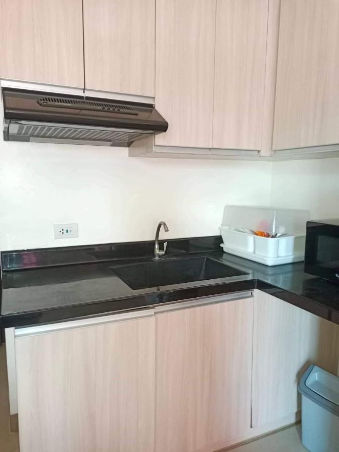 Mabolo Garden Flat A6 With Free Rooftop Pool Cebu Stadt Exterior foto