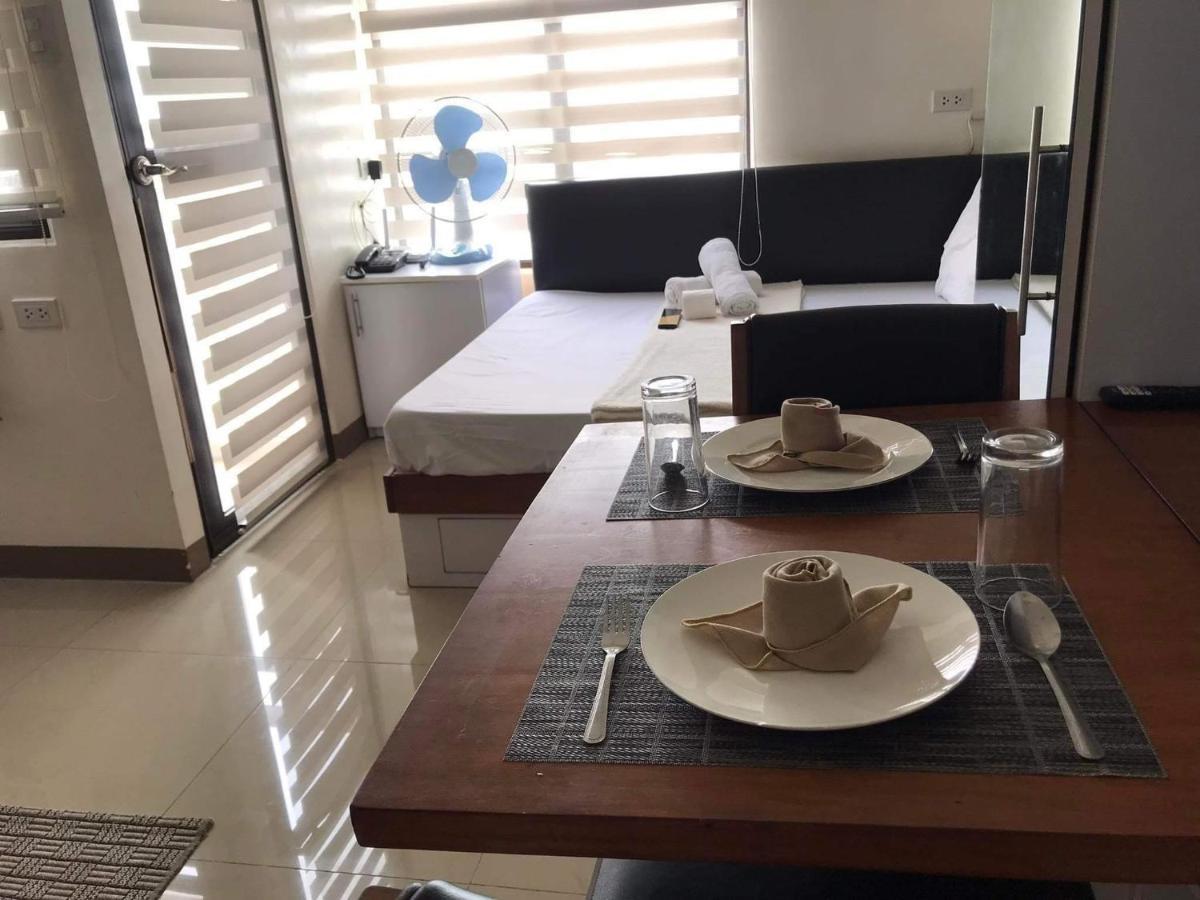 Mabolo Garden Flat A6 With Free Rooftop Pool Cebu Stadt Exterior foto