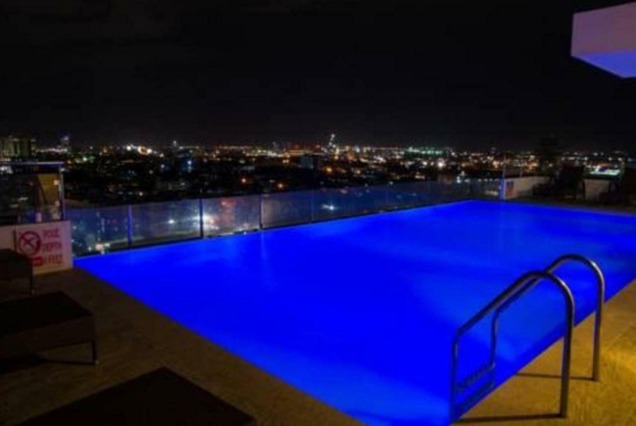 Mabolo Garden Flat A6 With Free Rooftop Pool Cebu Stadt Exterior foto